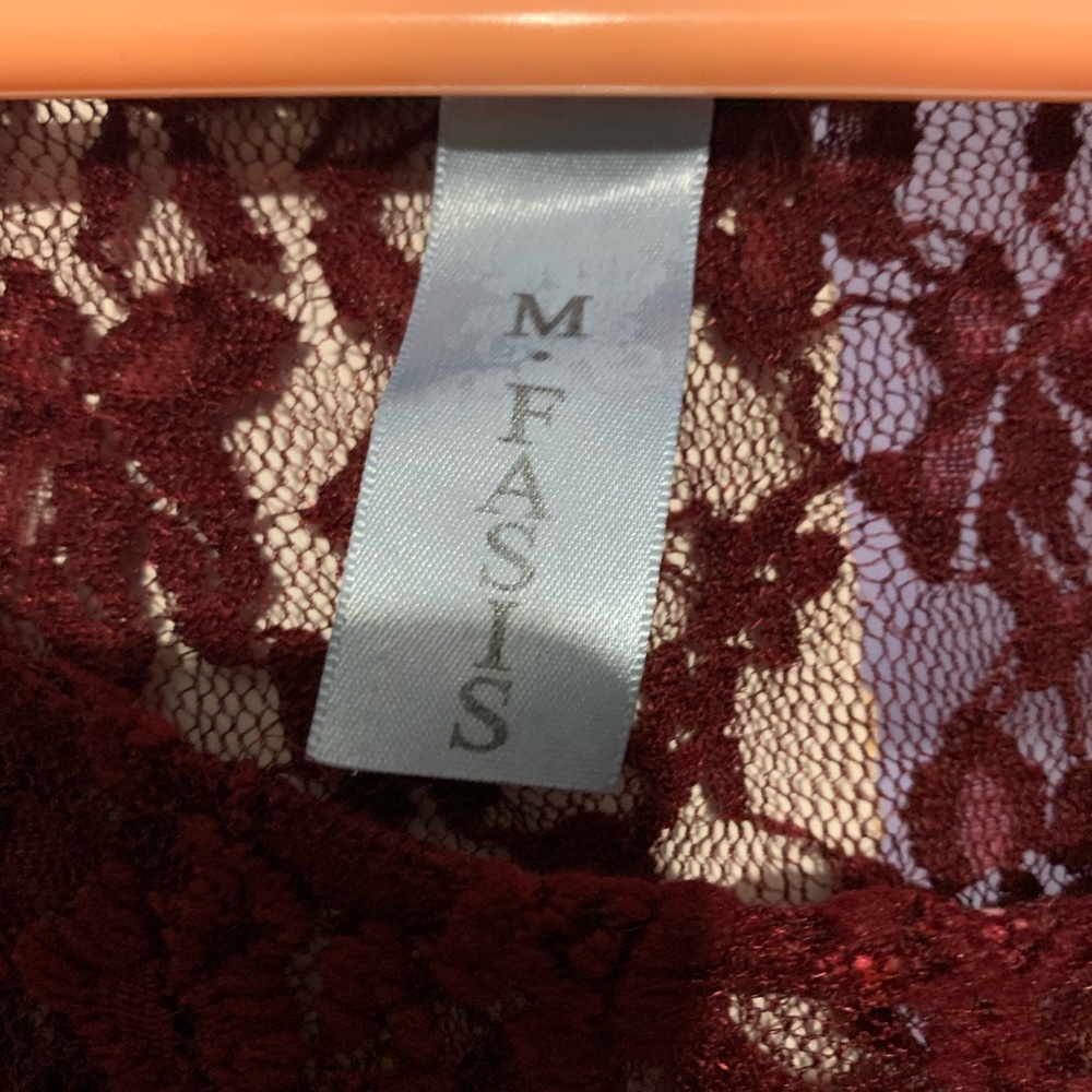 Floral shirt with open shoulders